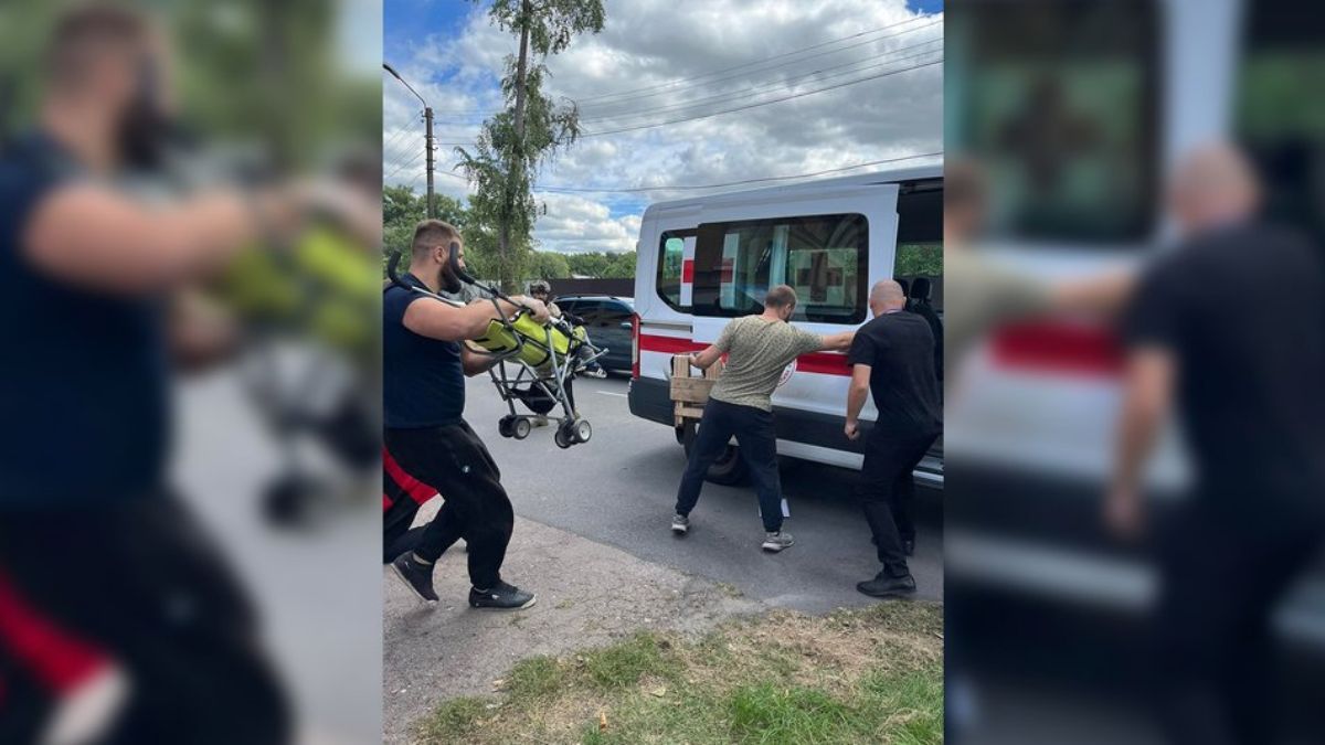 Одне око не бачить: що відомо про хлопчика, який травмувався внаслідок вибуху РПГ у Чернігові - 24 Канал Одне око не бачить: що відомо про хлопчика, який травмувався внаслідок вибуху РПГ у Чернігові - 24 Канал