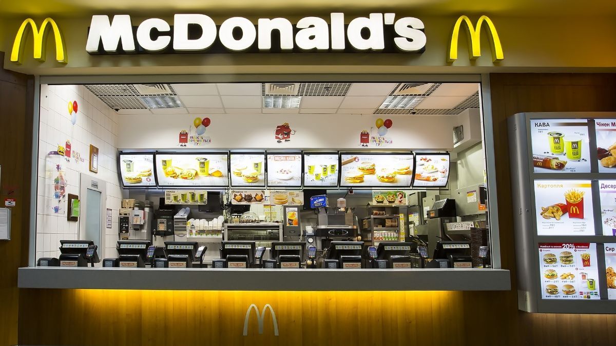 Працівники McDonald's вийшли на роботу у Києві - заклади закриті Працівники McDonald's вийшли на роботу у Києві - заклади закриті