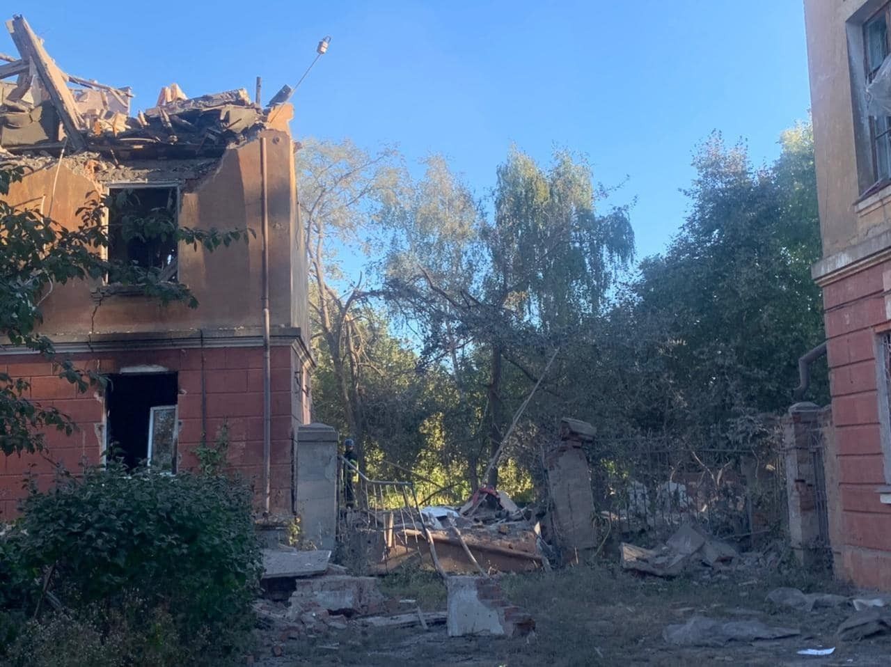 Наслідки обстрілу Слов'янська Наслідки обстрілу Слов'янська