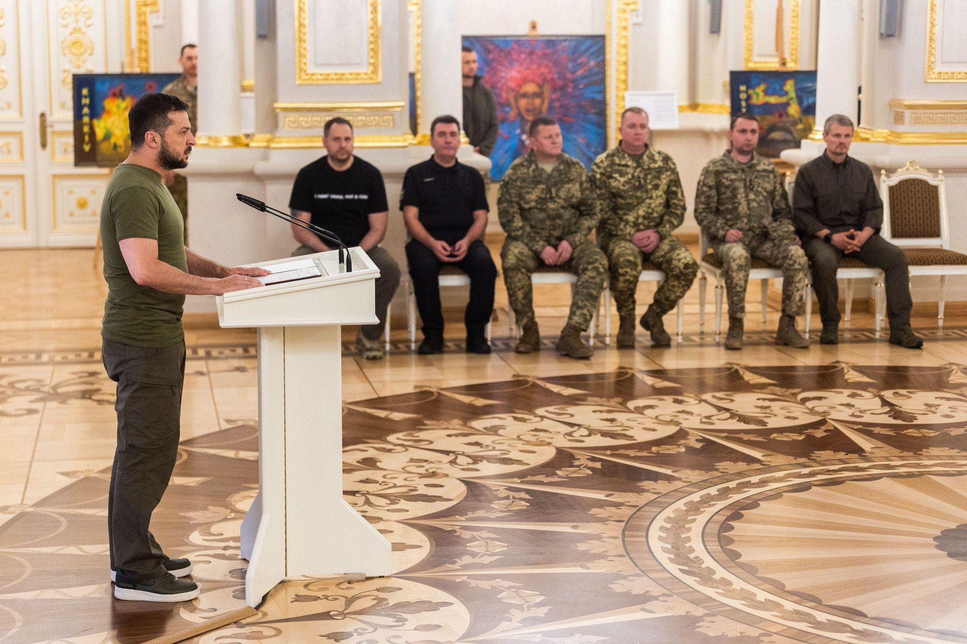 Зеленський вручив військовим ГУР державні нагороди Зеленський вручив військовим ГУР державні нагороди