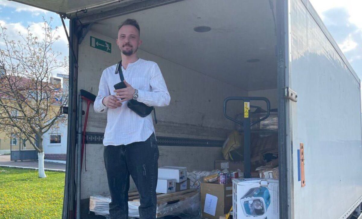 Переселенець розповів історії волонтерів у Харкова Переселенець розповів історії волонтерів у Харкова