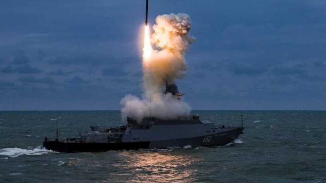 Ситуація в Чорному морі - росіяни пригнали ще 1 ракетоносець - скільки на кораблях ракет - 24 Канал
