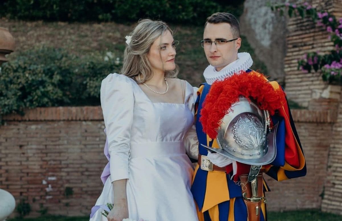 Охранник Папы Римского женился на украинке: свадебные фото Охранник Папы Римского женился на украинке: свадебные фото