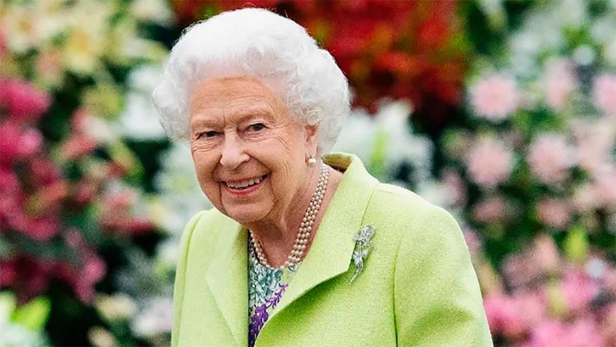 Елизавета II умерла - как выглядят обложки британских СМИ 