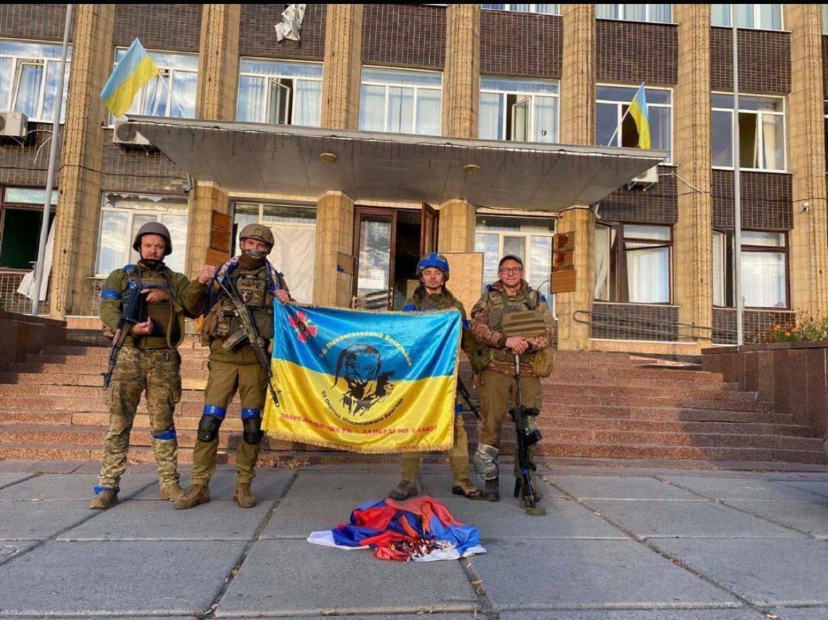 Український прапор у Куп'янську: в мережі показали фото біля мерії - 24 Канал
