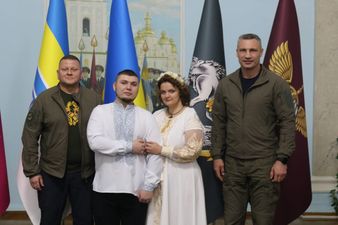 Залужний з шевроном Динамо розписав молодят, Кличко був свідком на весіллі