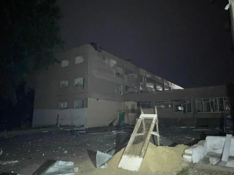 Россияне уничтожили в Лозовой школу и детсад / Фото из телеграмм-канала LozovaNews