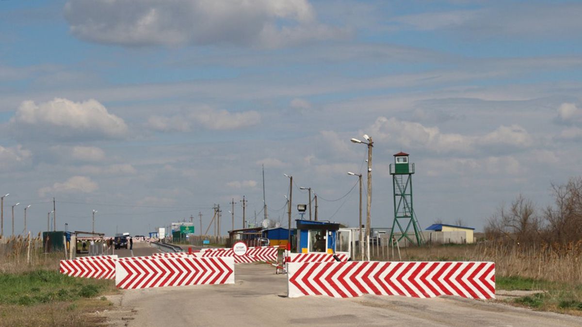 Росія не випускатиме українських чоловіків Криму без дозволу воєнкомату Росія не випускатиме українських чоловіків Криму без дозволу воєнкомату