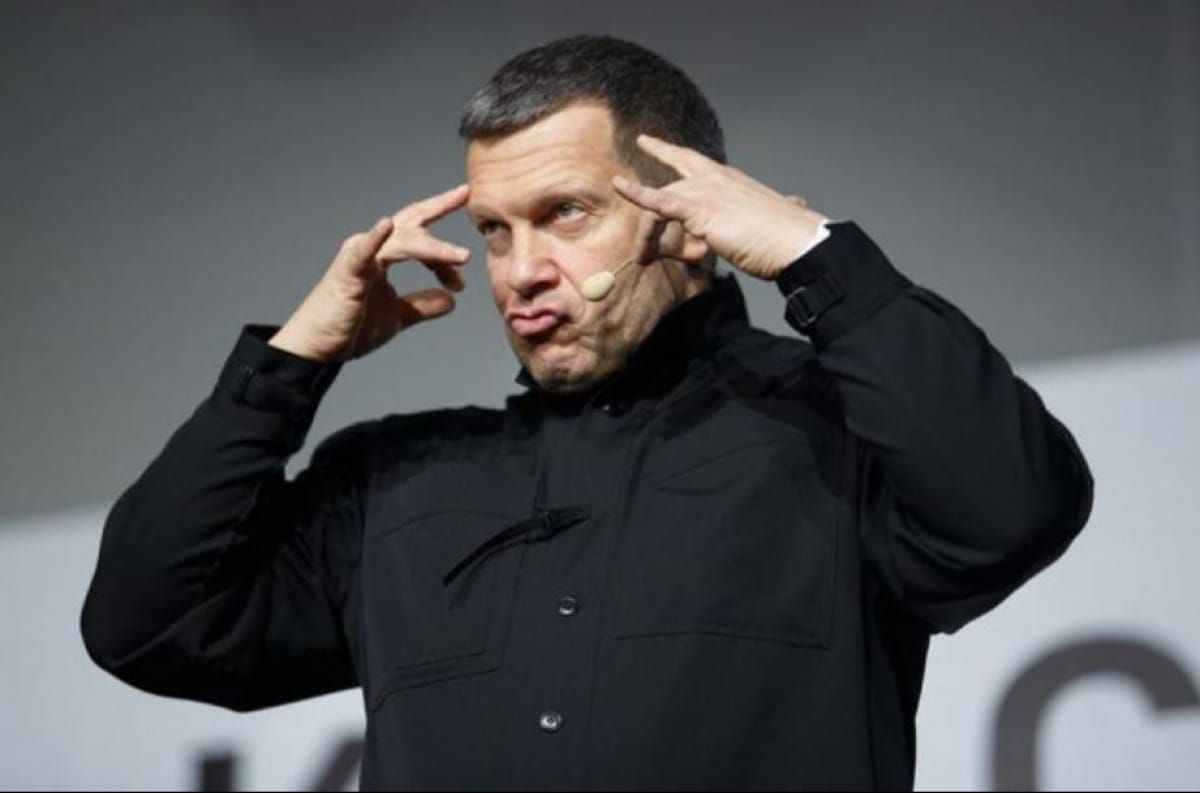 Пропагандист Соловйов заспівав в ефірі своєї програми - подробиці Пропагандист Соловйов заспівав в ефірі своєї програми - подробиці