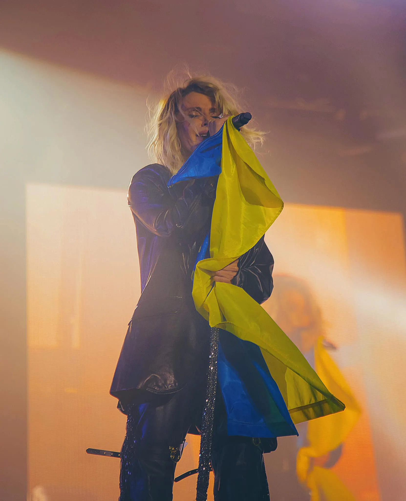 Светлана Лобода на концерте с украинским флагом