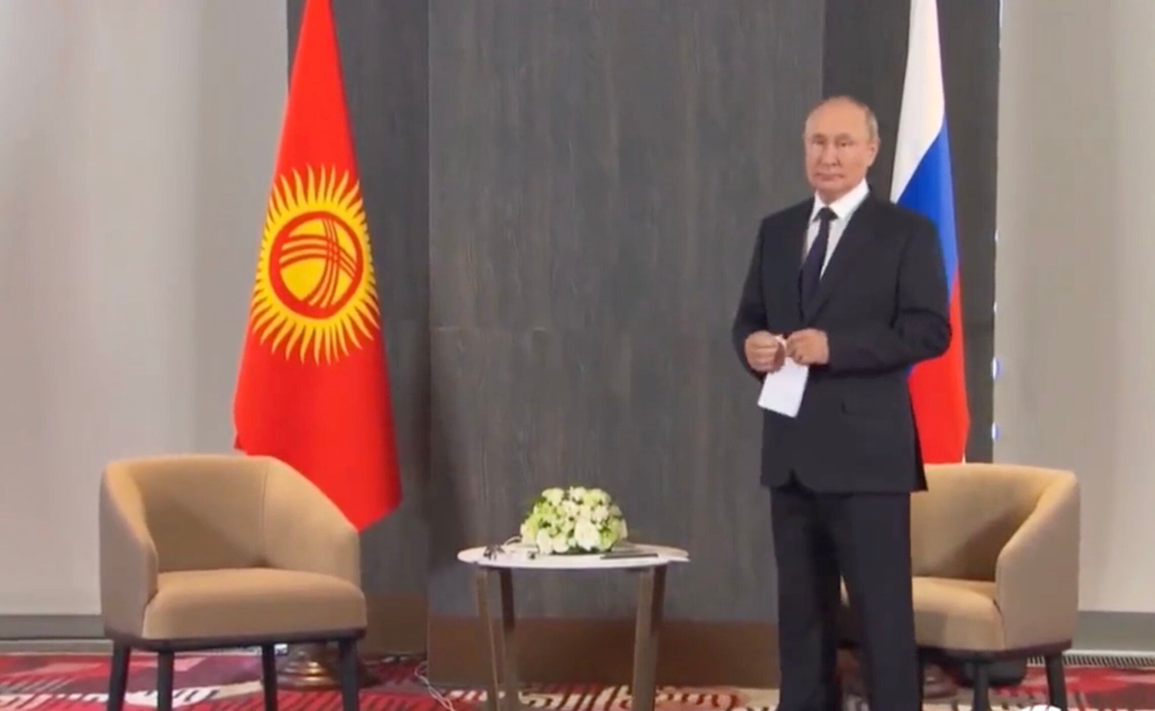 Путина заставили ждать - к нему на встречу опоздал президент Кыргызстана