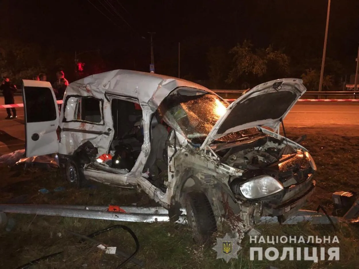 На трассе Киев – Чоп возле Бродов в ДТП с военным автомобилем погибли три женщины и ребенок