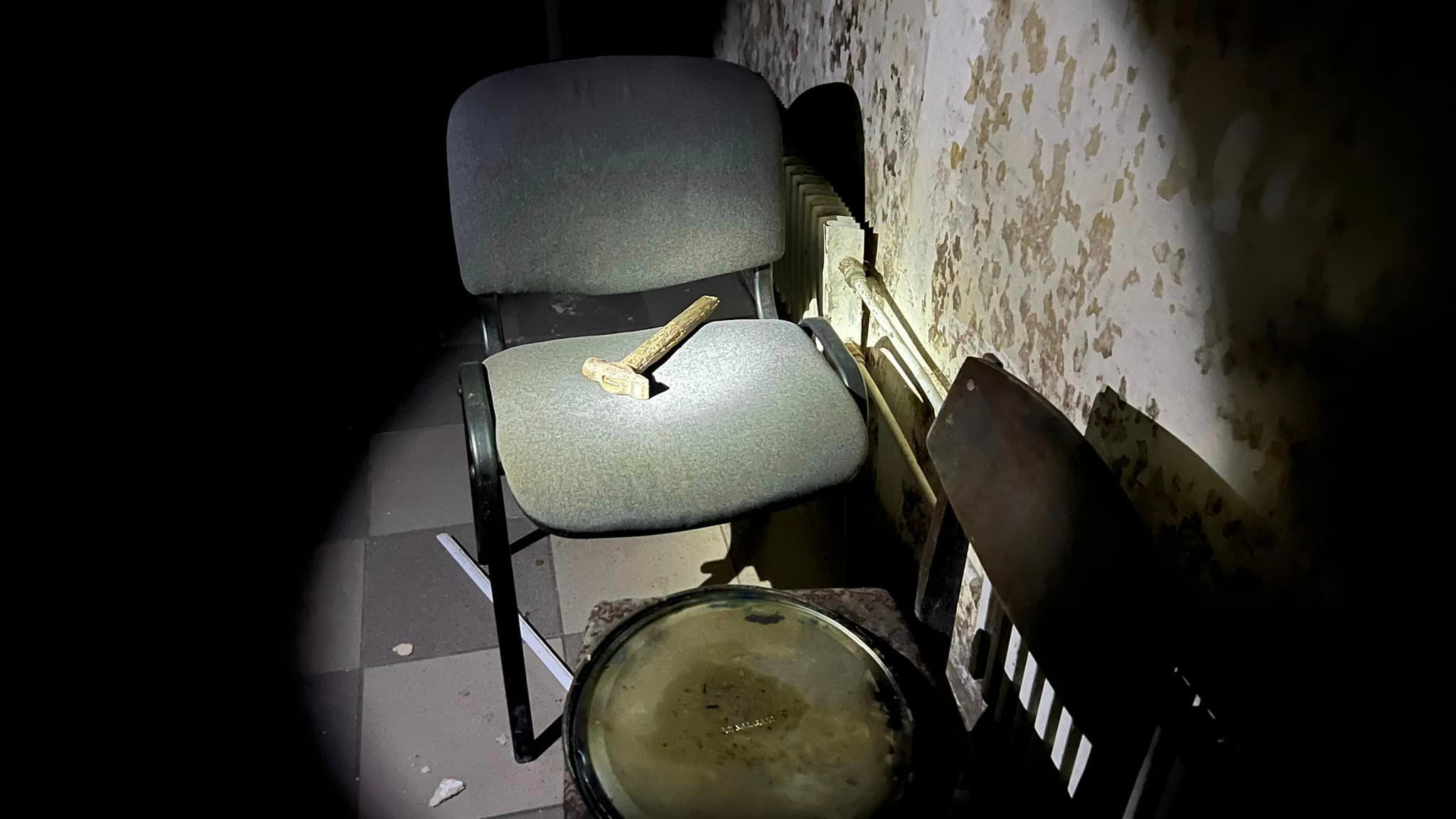 Окупанти облаштували катівню в Ізюмі на Харківщині – відео Окупанти облаштували катівню в Ізюмі на Харківщині – відео