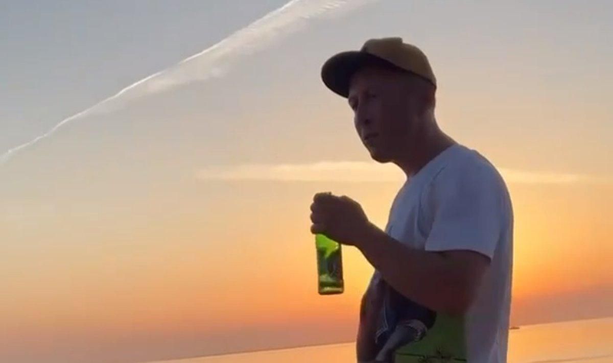 В Эстонии у россиянина отобрали вид на жительство из-за оскорблений украинок В Эстонии у россиянина отобрали вид на жительство из-за оскорблений украинок