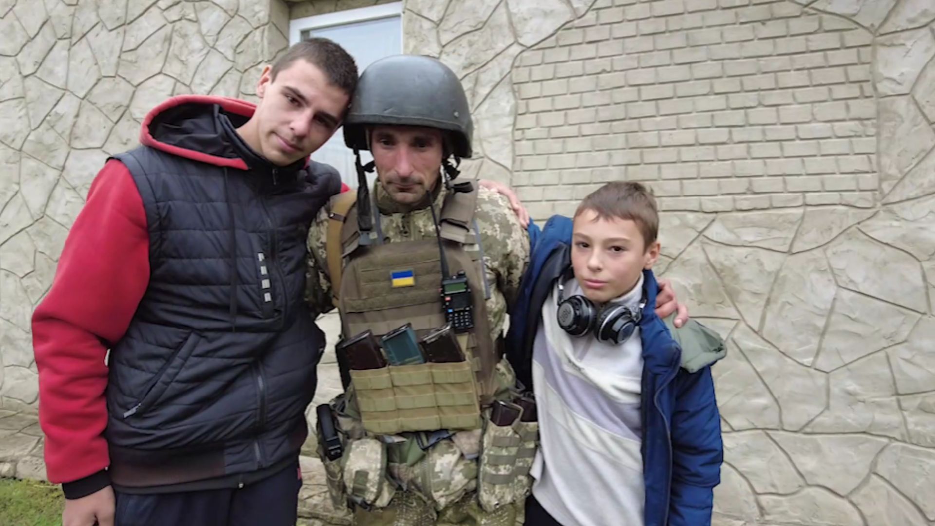 Боєць тероборони зустрівся з братами Боєць тероборони зустрівся з братами