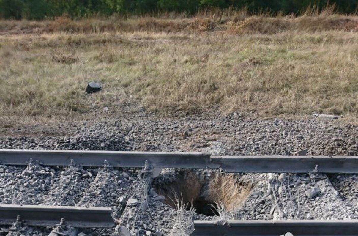 У Мелітополі підірвали залізницю - росіяни не зможуть постачати пальне та зброю