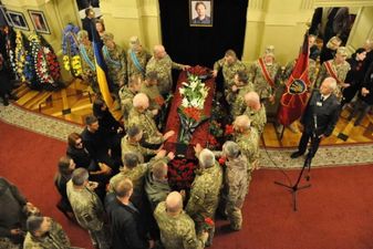 В Киеве прощались с павшим на войне солистом Национальной оперы Александром Шаповалом