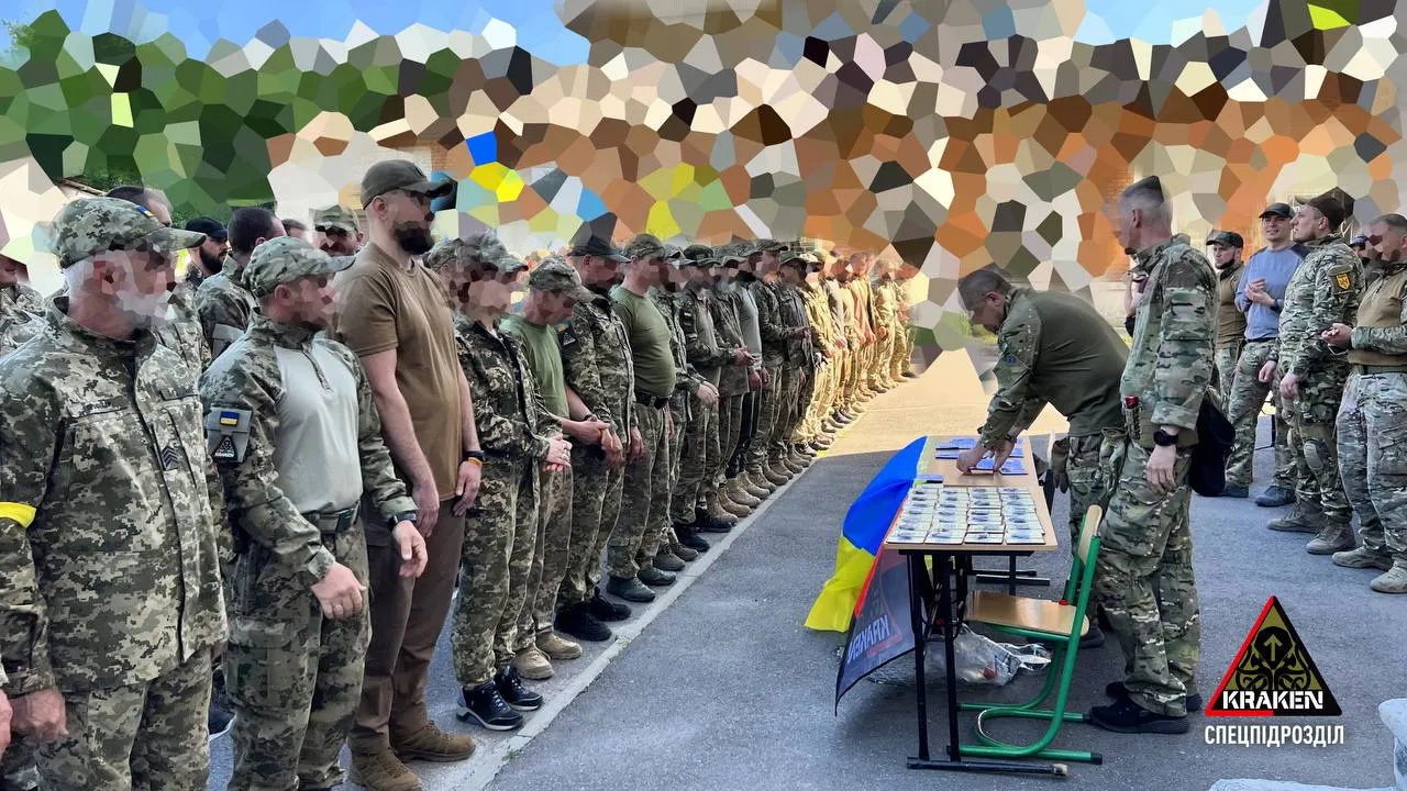 Бойцы Kraken взяли в плен российских офицеров Бойцы Kraken взяли в плен российских офицеров