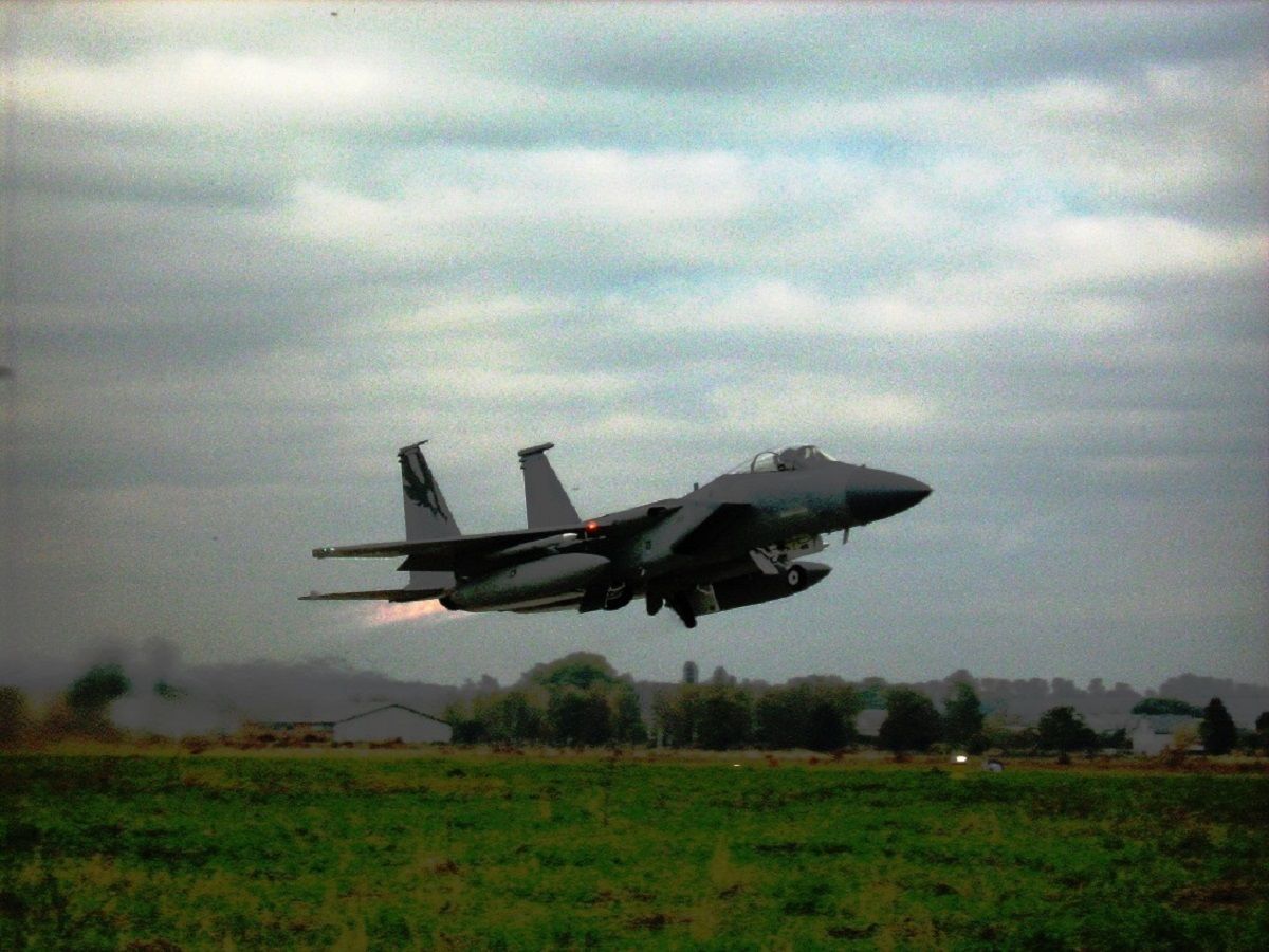 В Херсонской области сбили вражеский штурмовик Су-25 В Херсонской области сбили вражеский штурмовик Су-25