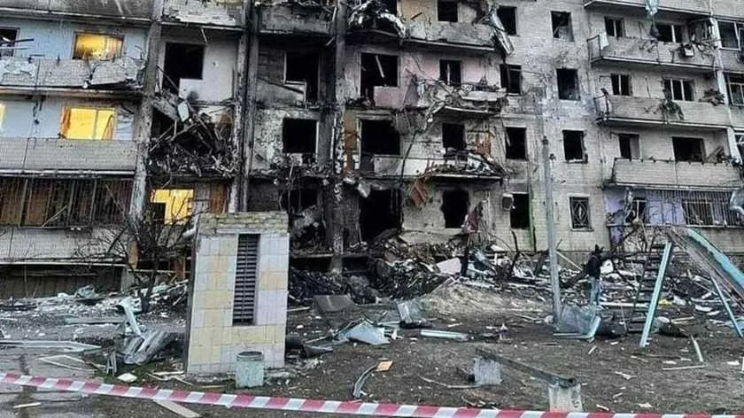 обстріляний будинок у києві обстріляний будинок у києві