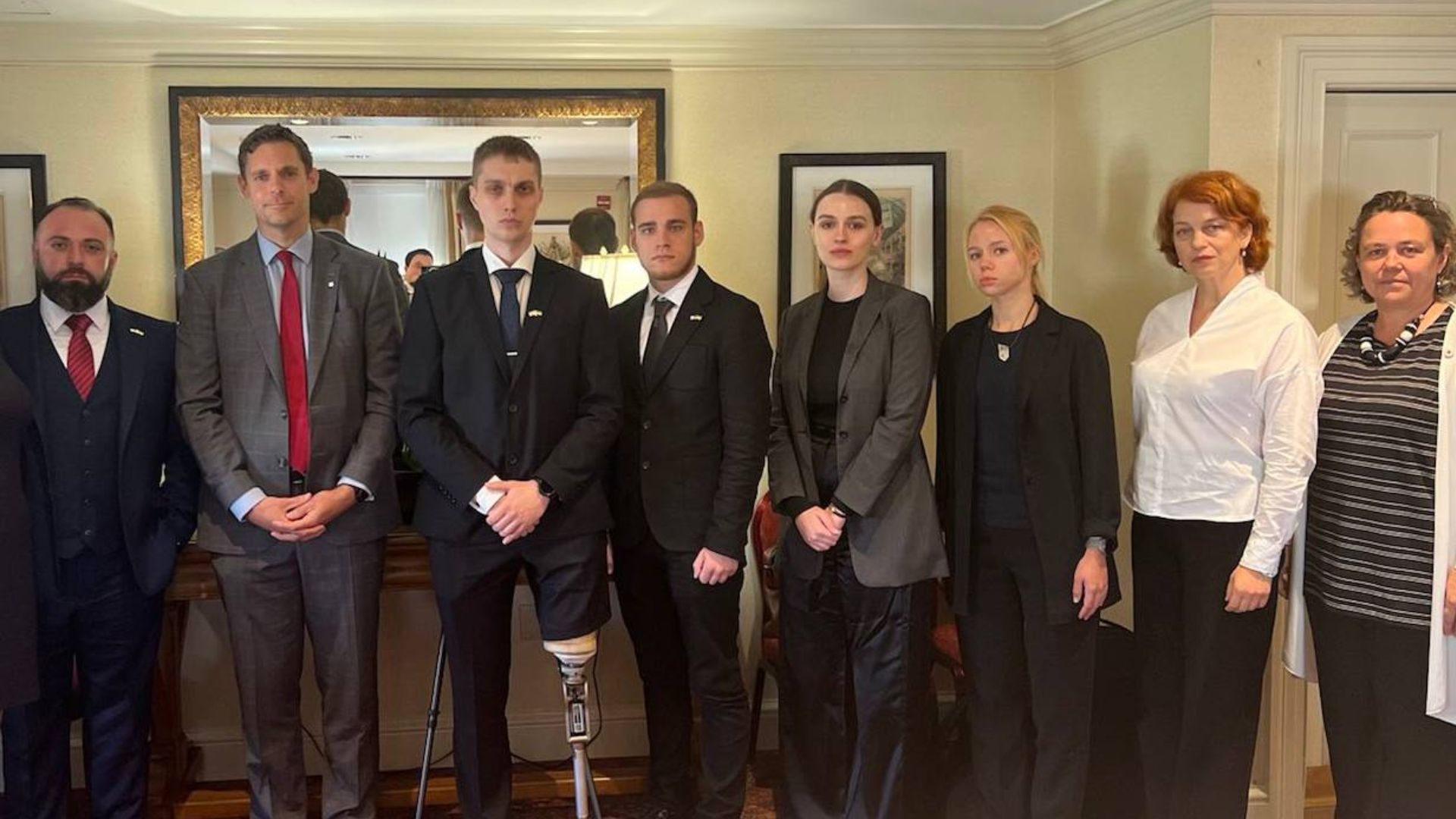 Рідні оборонців "Азовсталі" та бійці "Азову" у Вашингтоні Рідні оборонців "Азовсталі" та бійці "Азову" у Вашингтоні