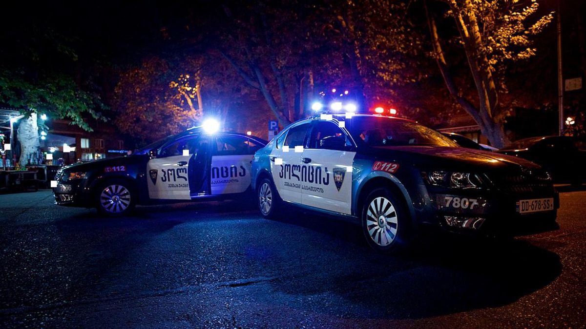 У Грузії затримали нападника, що взяв у заручники людей у банку У Грузії затримали нападника, що взяв у заручники людей у банку