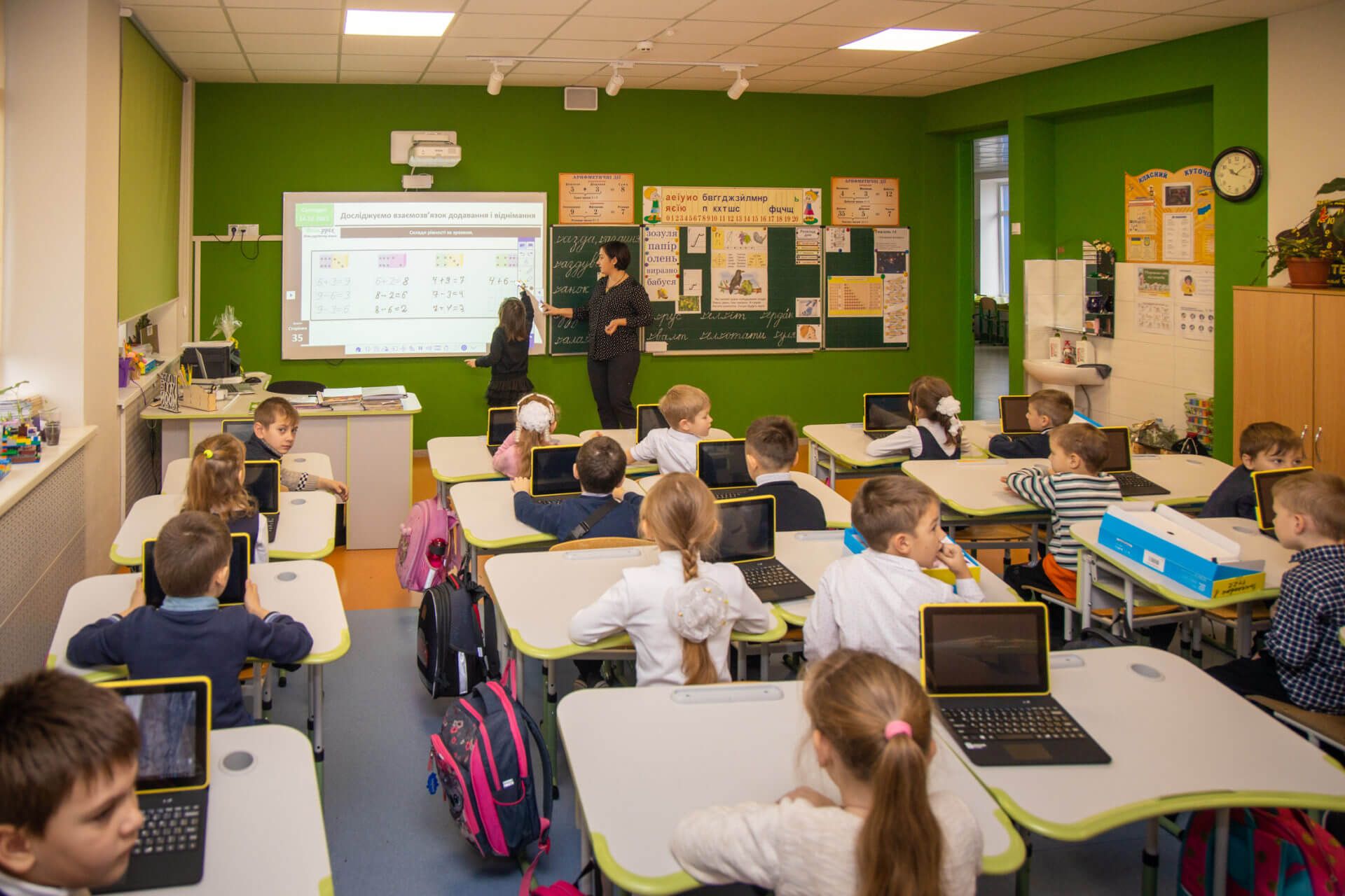 Учеба в школе - в Украине будут работать "воспитатели безопасности"