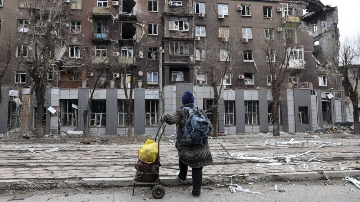 Как выживает Мариуполь в оккупации - где берут деньги и еду - 24 Канал