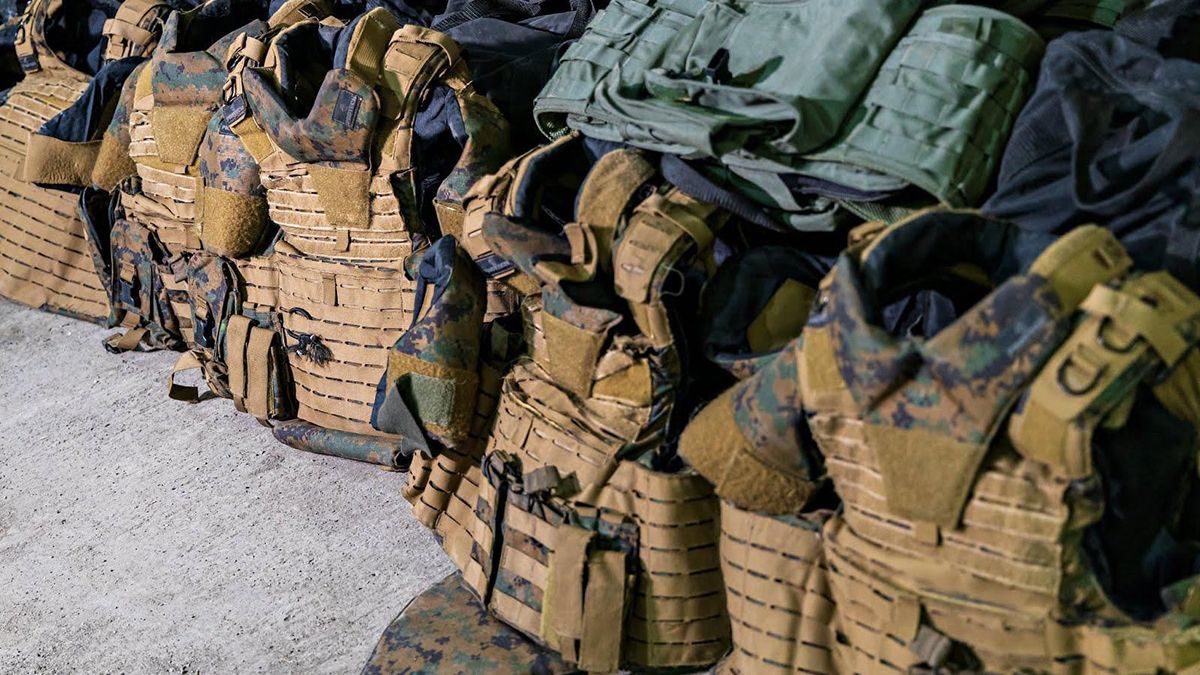 Метінвест безкоштовно віддав бронесталь для виготовлення 80 тисяч бронежилетів Метінвест безкоштовно віддав бронесталь для виготовлення 80 тисяч бронежилетів