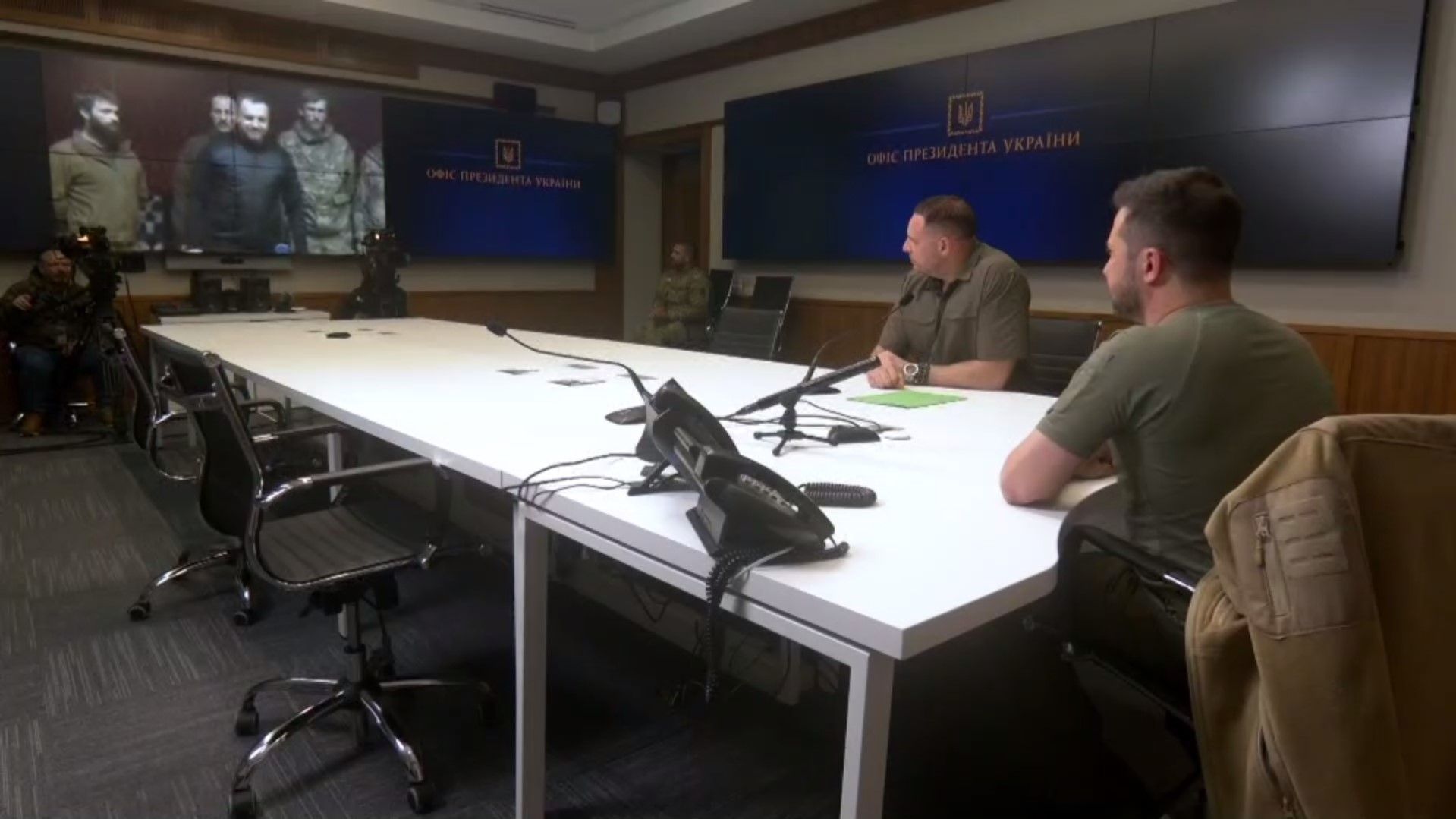 Ми віддали 55 тих, хто зрадив Україну, – Зеленський про повернення 5 командирів - 24 Канал Ми віддали 55 тих, хто зрадив Україну, – Зеленський про повернення 5 командирів - 24 Канал