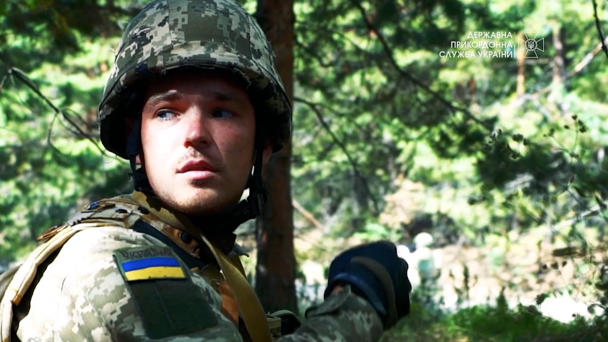 Пограничник Александр воюет вместе с отцом и дядей Пограничник Александр воюет вместе с отцом и дядей