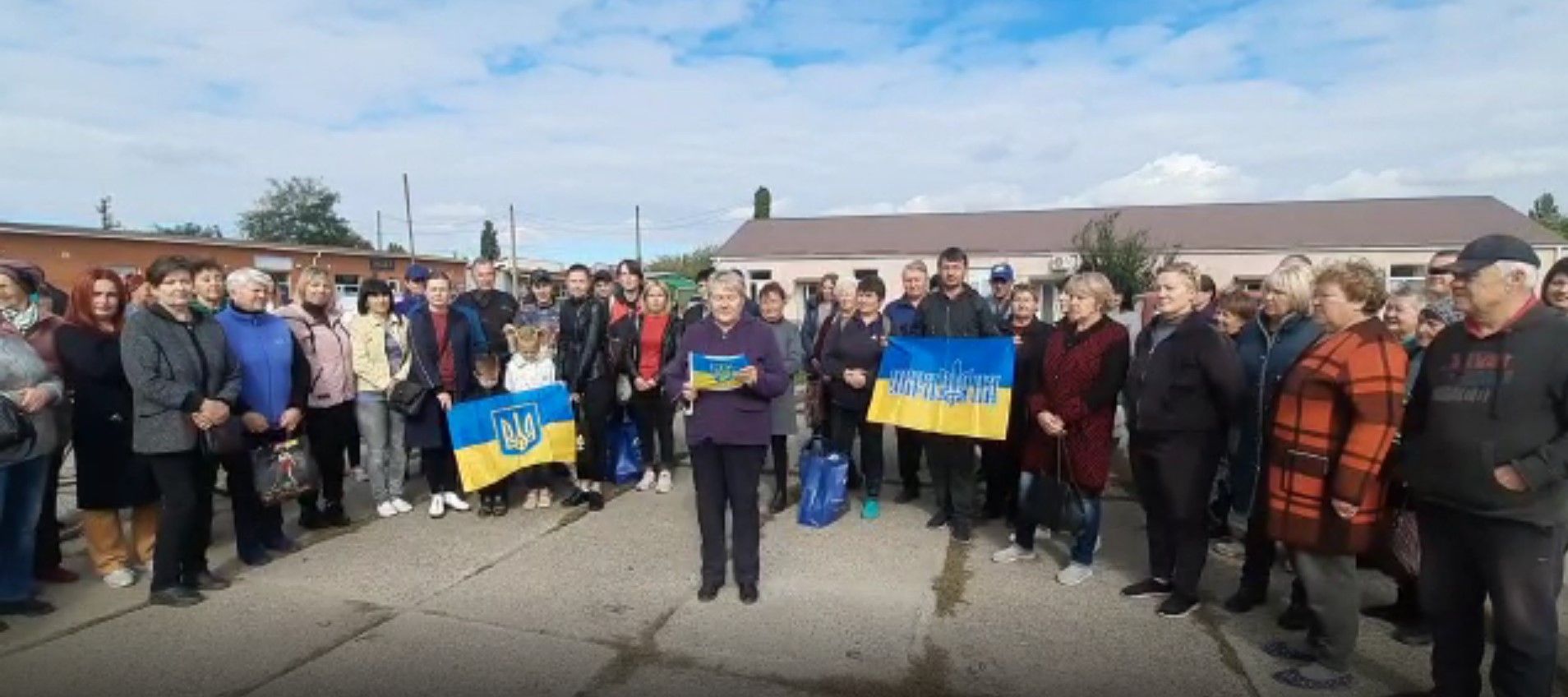 Як українці протестують проти псевдореферендуму - переселенці зі Снігурівки вийшли на протест