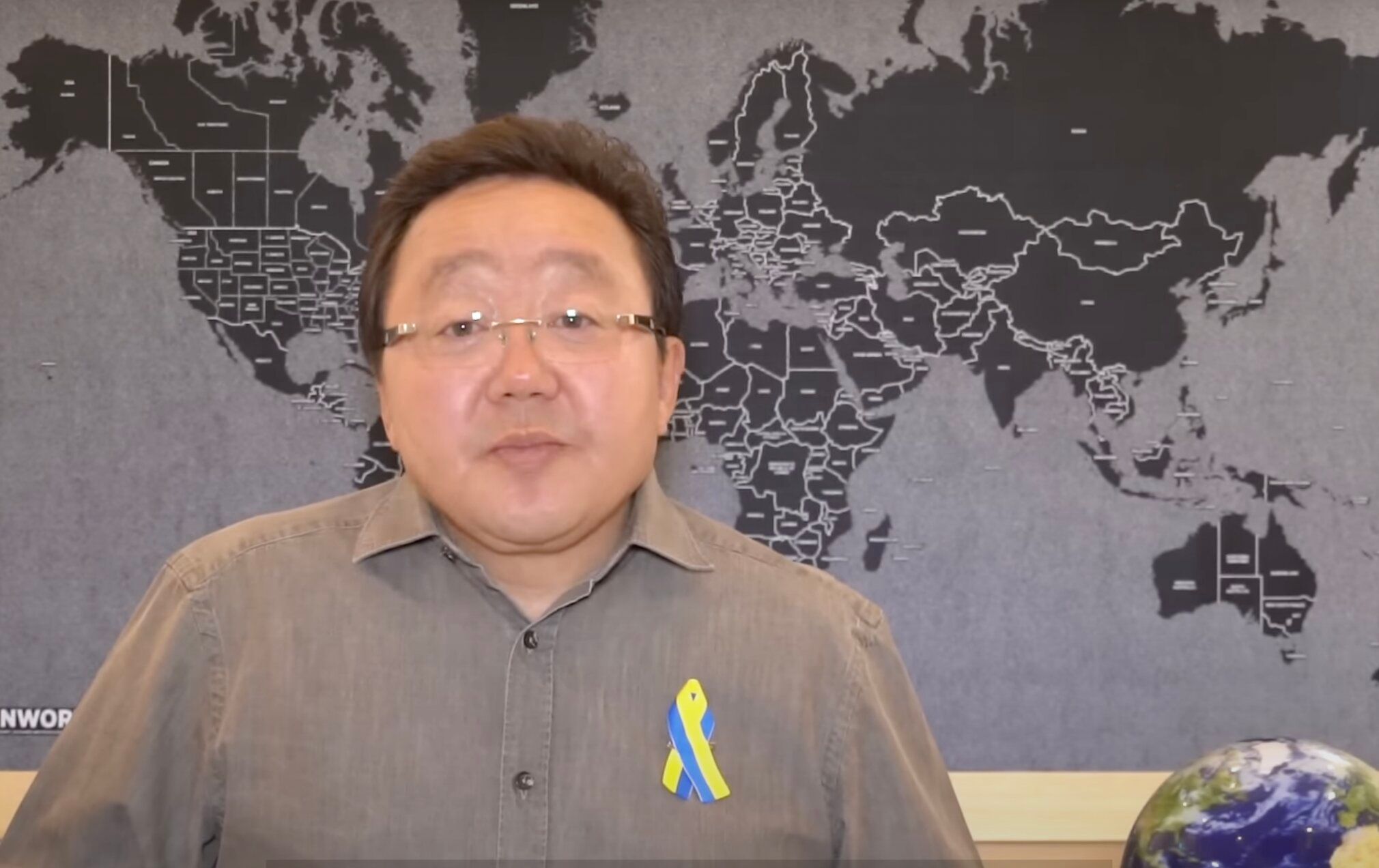 Экспрезидент Монголии призвал россиян не воевать в Украине и предложил убежище