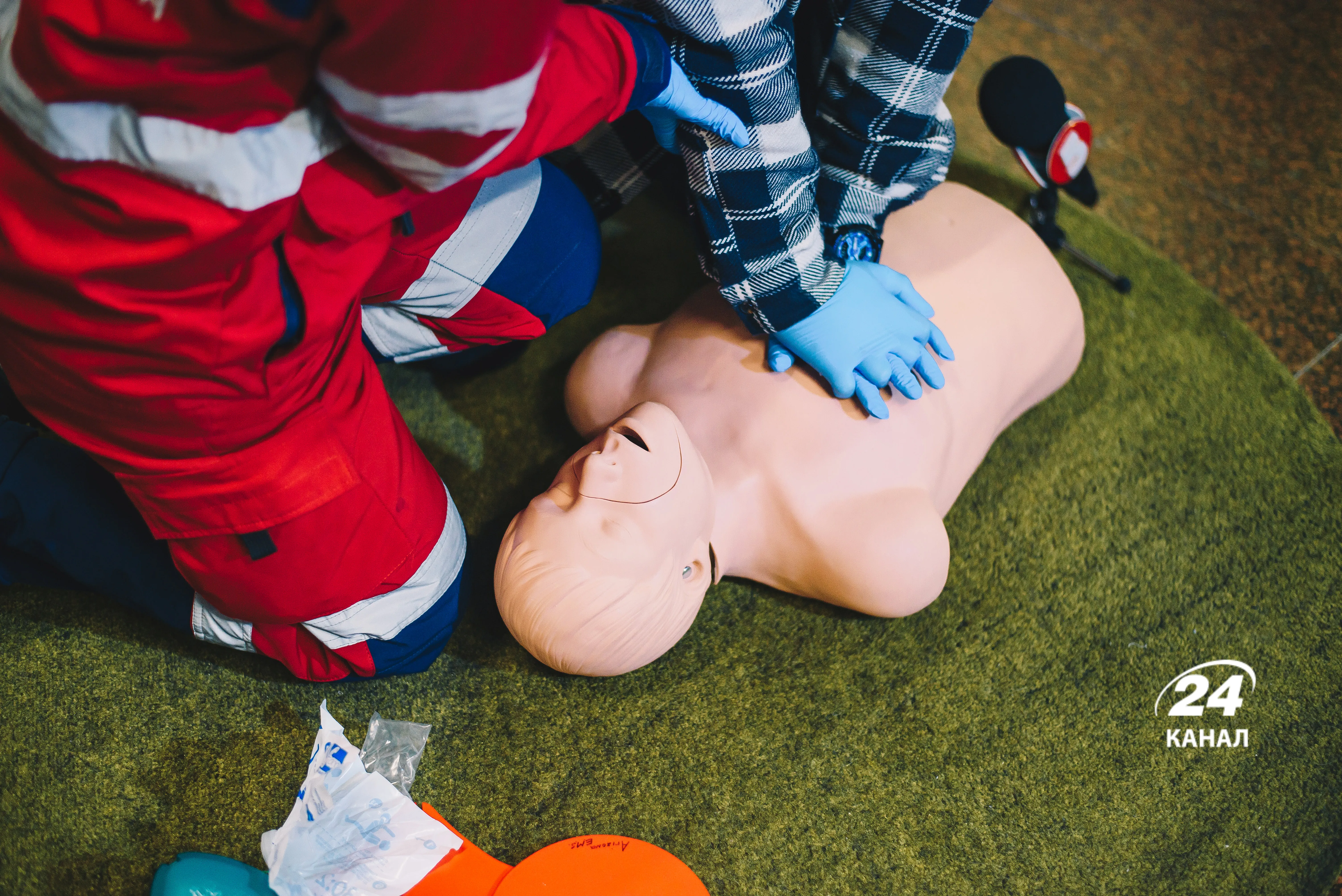 Інструктори розповіли найважливіше про те, як допомогти постраждалому Інструктори розповіли найважливіше про те, як допомогти постраждалому