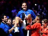 Море сліз та овації вболівальників: Федерер зіграв останній матч у кар'єрі – зворушливе відео