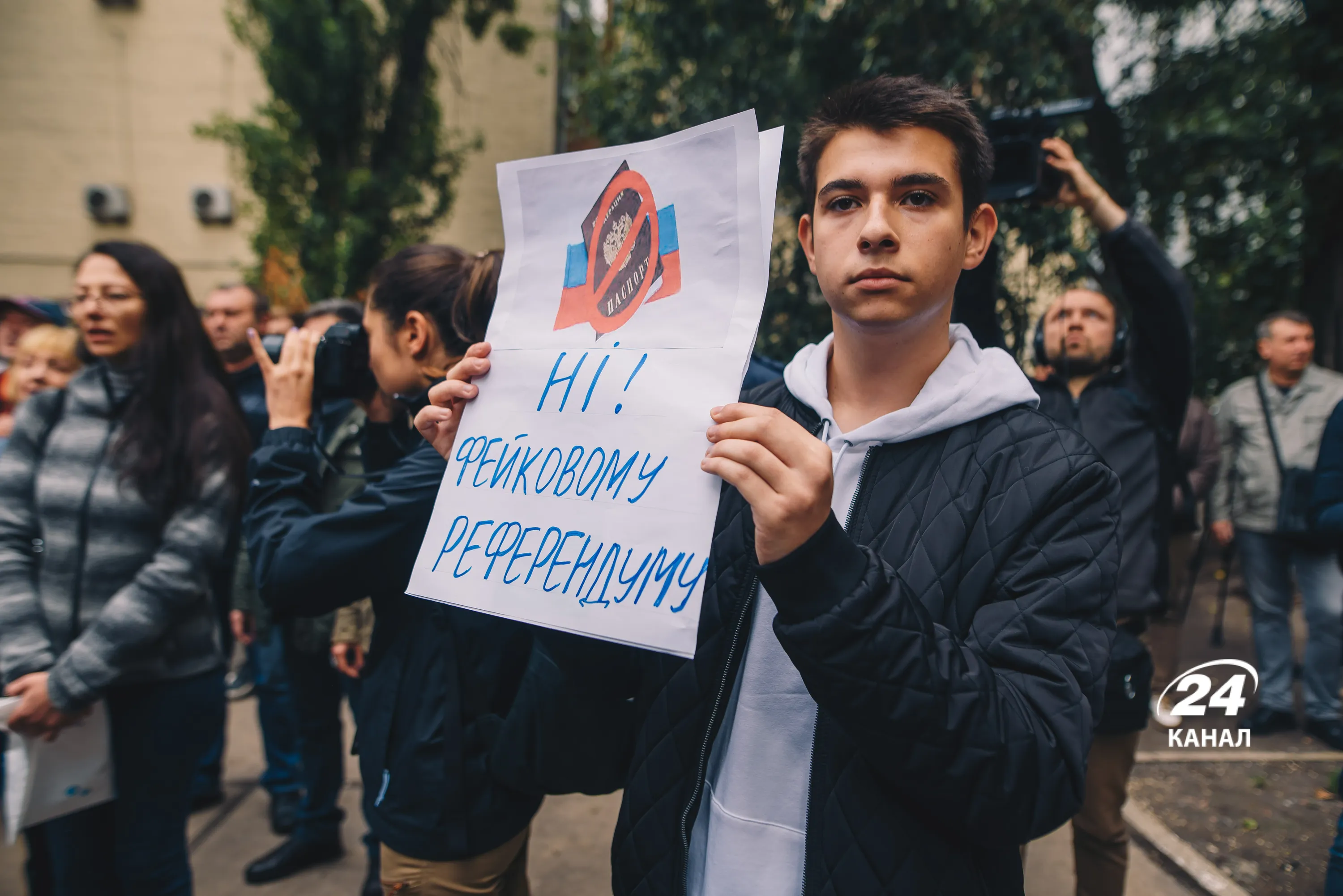 Підлітки проти незаконного референдуму у рідному місті Підлітки проти незаконного референдуму у рідному місті