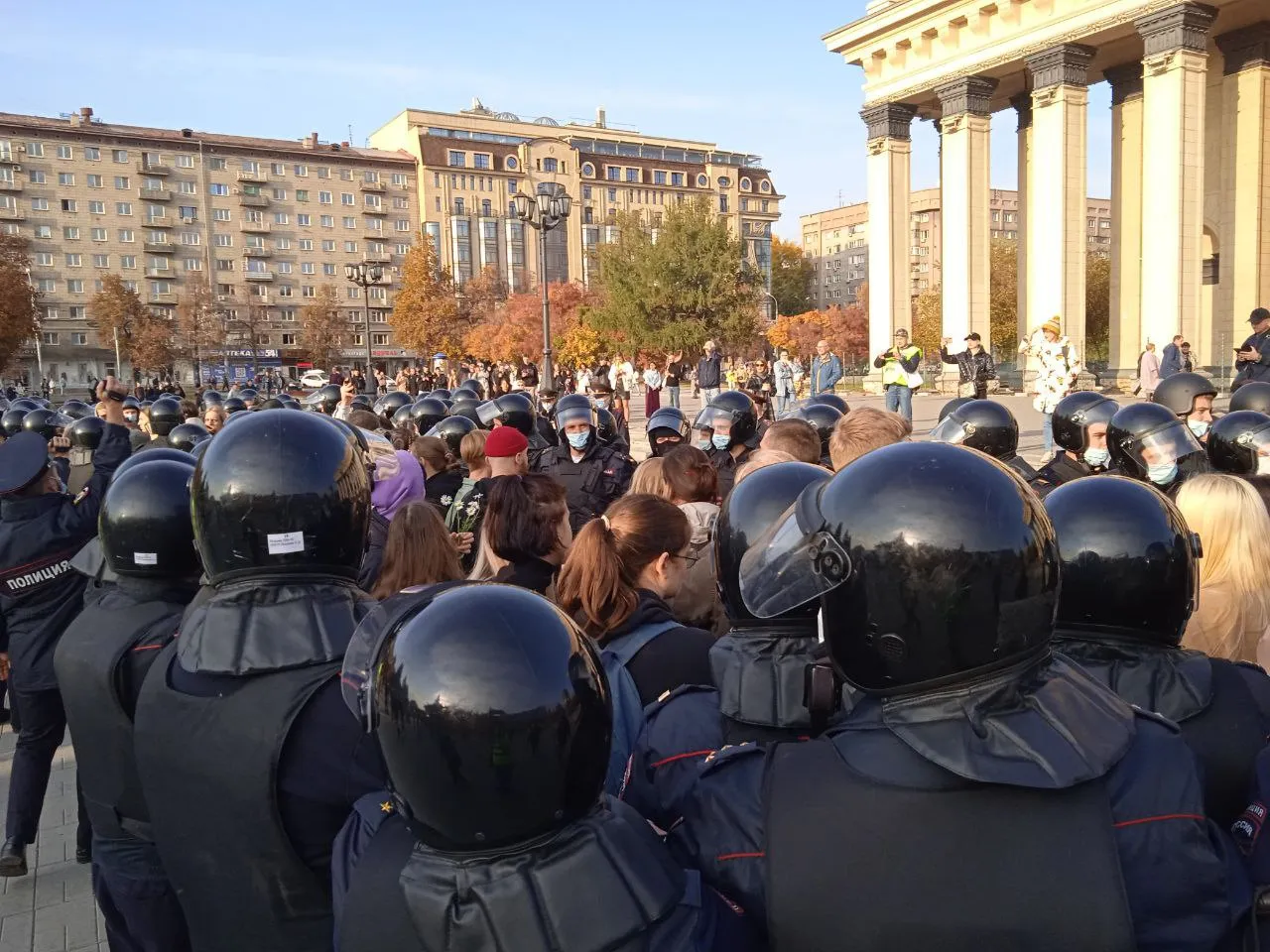 У Новосибірську активістів оточили силовики