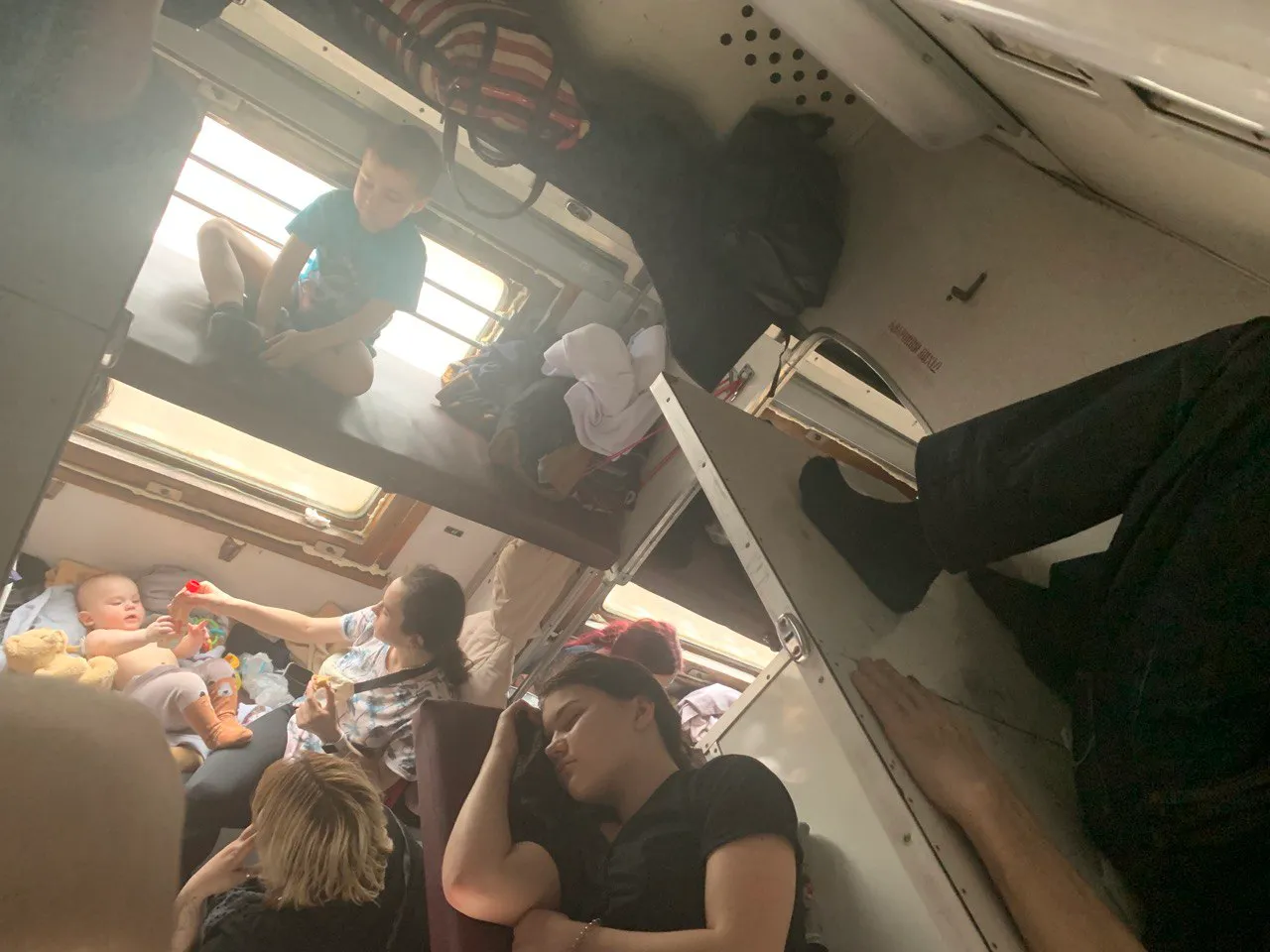 Эвакуационный поезд из Запорожья Эвакуационный поезд из Запорожья