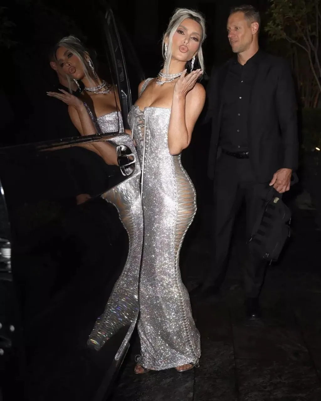 Ким Кардашян в роскошном платье от Dolce & Gabbana