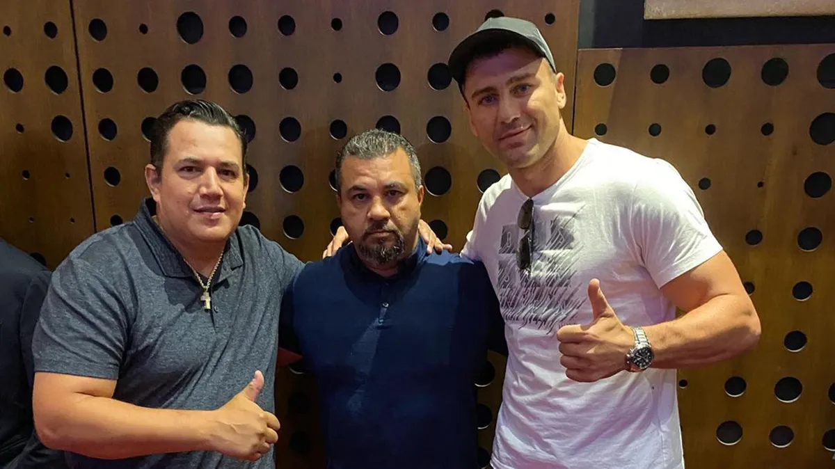 Александр Гвоздик с командой Канело Александр Гвоздик с командой Канело