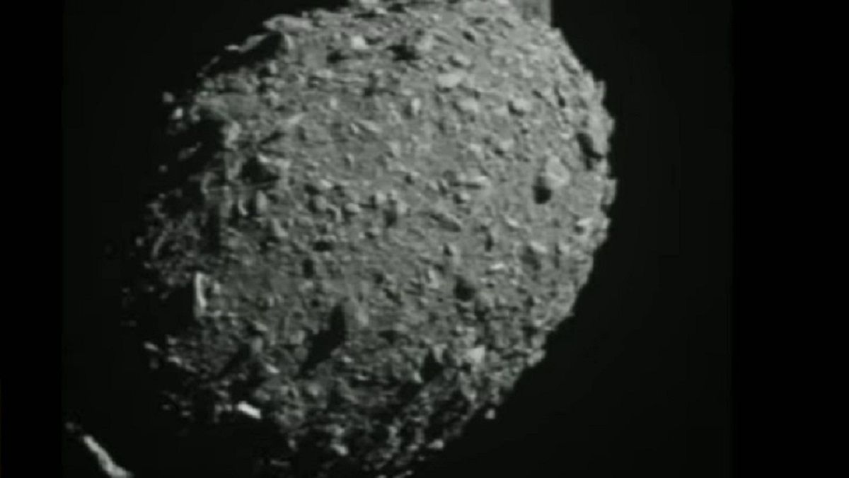 Астероїд Діморфос перед зіткненням