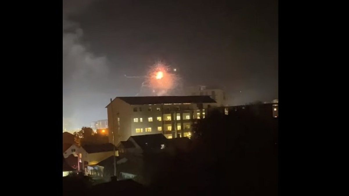 В Умани запускали фейерверки В Умани запускали фейерверки