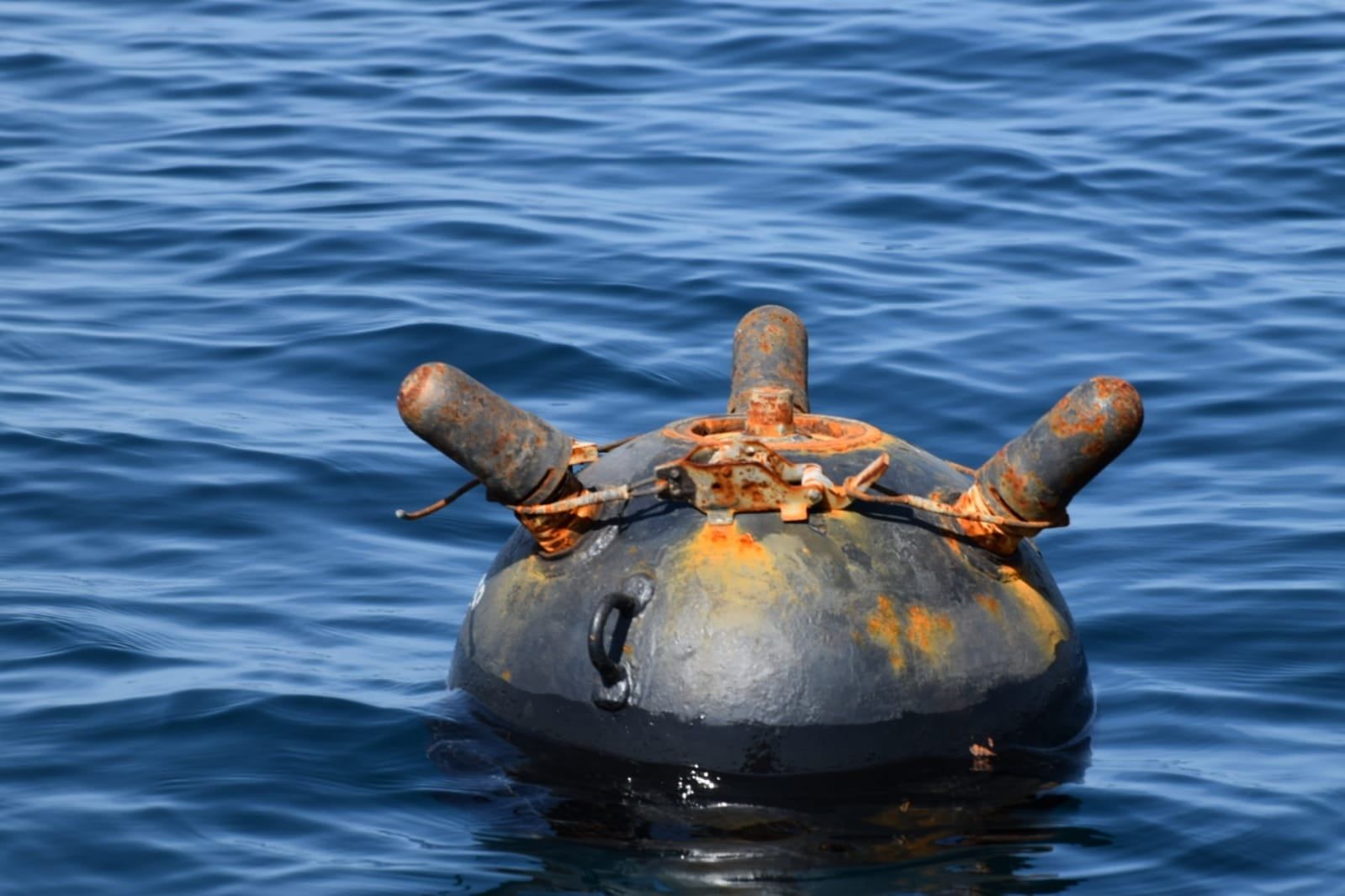 Черное море - в море есть опасность из-за возможных дрейфующих мин