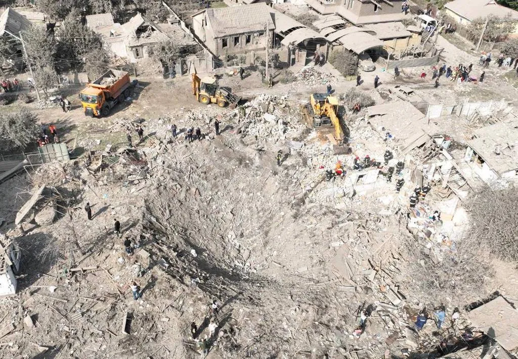 Место ракетного удара по Днепру. Место ракетного удара по Днепру.