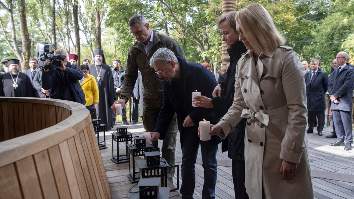 История ничему не научила россиян, – Виталий Кличко почтил память жертв Бабьего Яра История ничему не научила россиян, – Виталий Кличко почтил память жертв Бабьего Яра