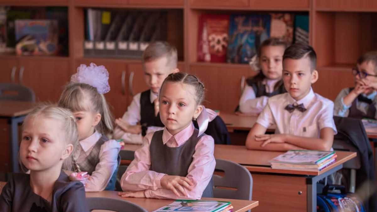 У Росії діти відмовилися писали листи солдатам-окупантам: сказали, що проти війни У Росії діти відмовилися писали листи солдатам-окупантам: сказали, що проти війни