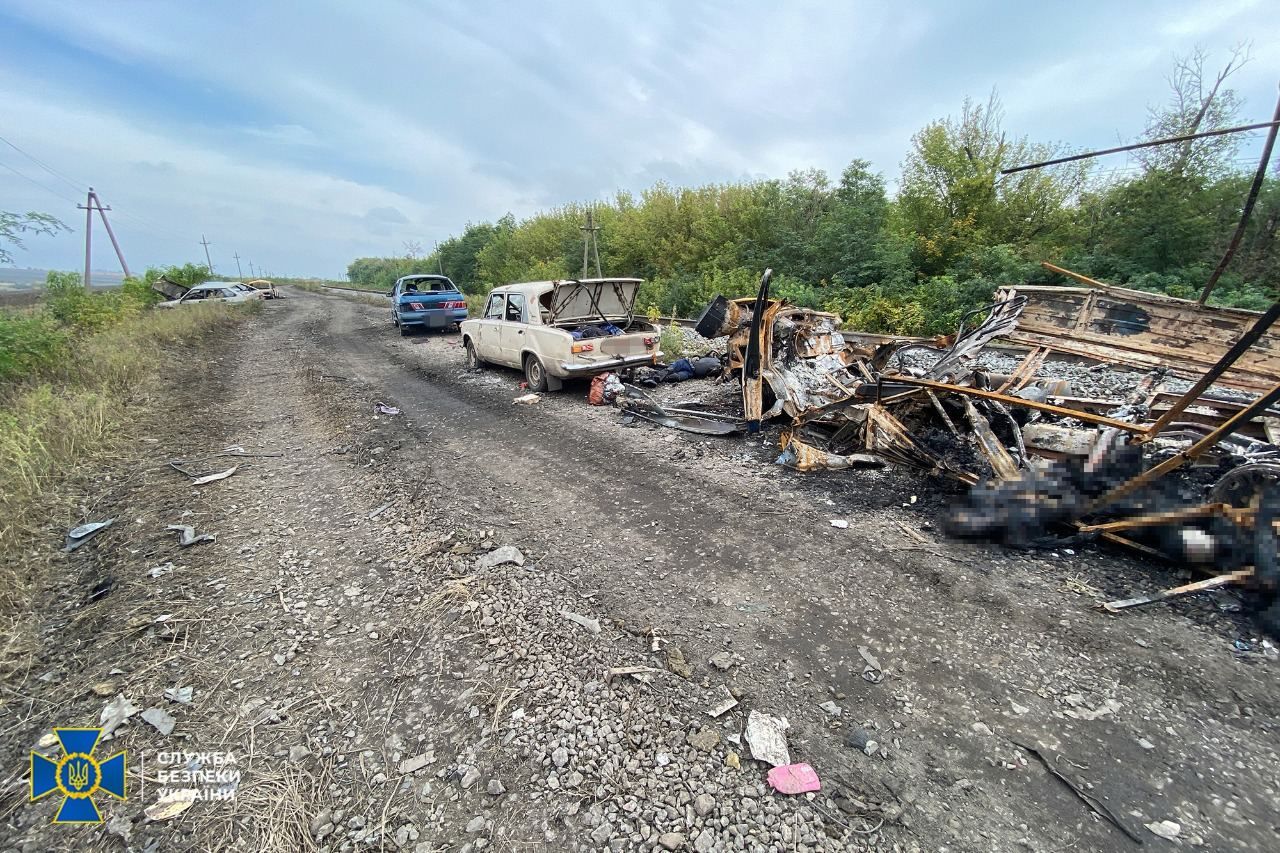 В Купянском районе обнаружили обстрелянную колонну из авто: погибли 20 человек, половина – дети