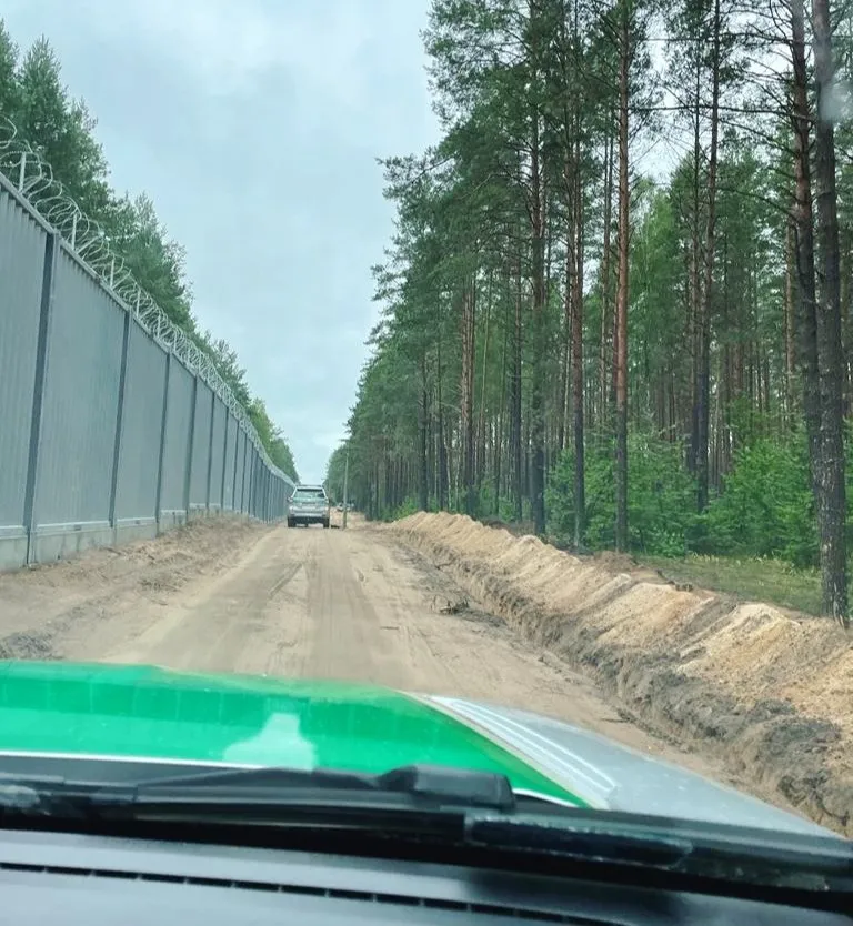 Стіна на кордоні Польщі й Білорусі