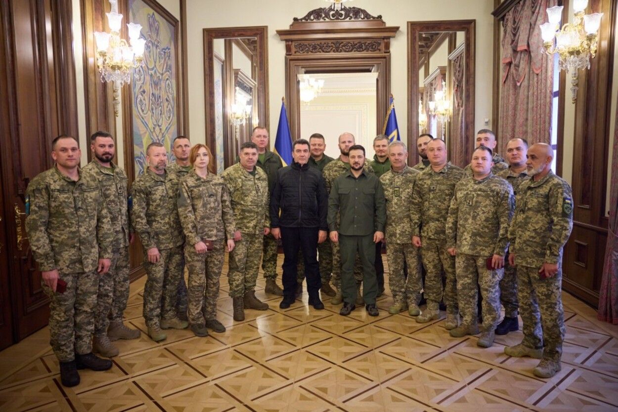 Нагородження бійців тероборони - Зеленський вручив нагороди військовим Сил ТрО - 24 Канал