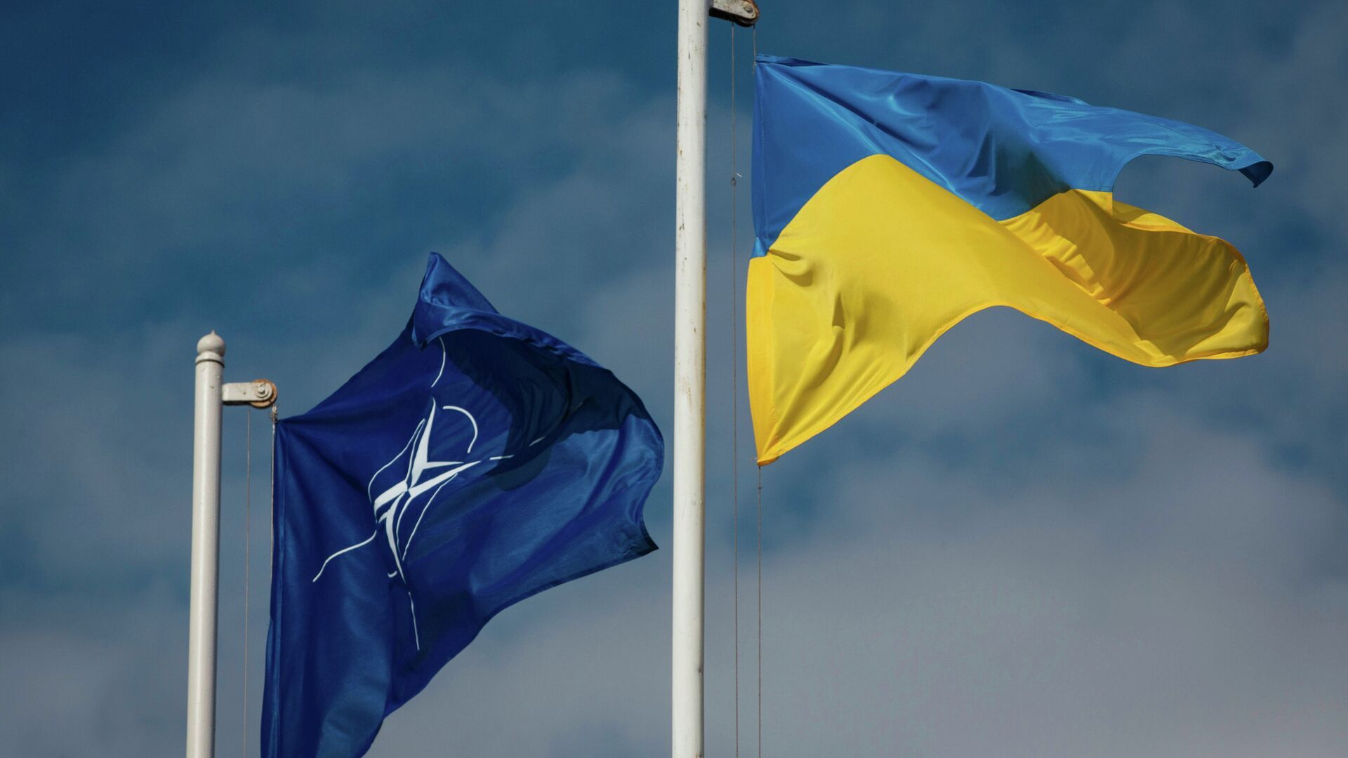 Сколько процентов украинцев поддерживают вступление в НАТО и ЕС